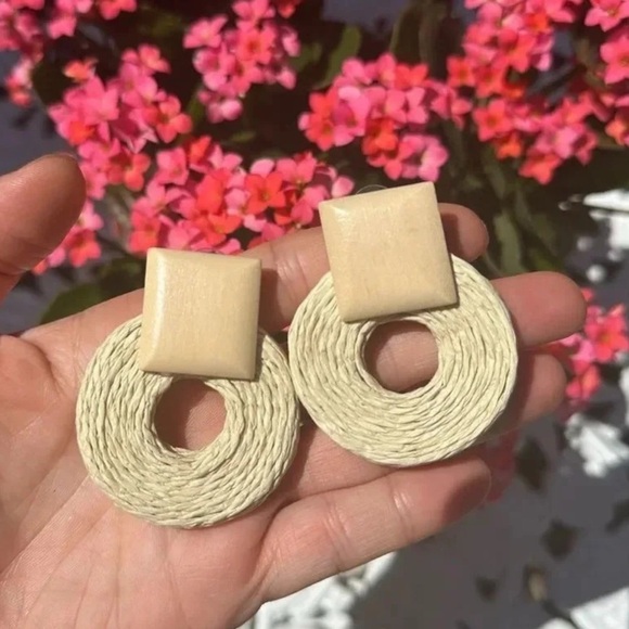 Bohemian Cream Weave Earrings - Picture 4 of 5